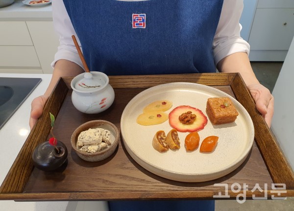시간과 정성으로 빚는 궁중음식을 고이 담다