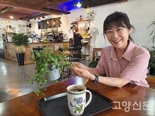 송포 지역의 소중한 쉼터가 되는 특별한 카페