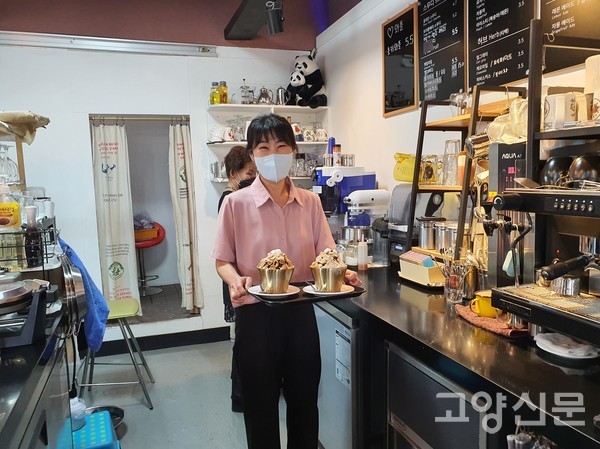 송포 지역의 소중한 쉼터가 되는 특별한 카페