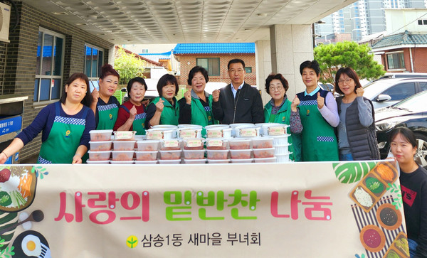 따뜻한 마음 반찬에 듬뿍 담았습니다