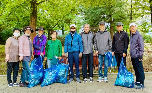 산책하며 마을환경 지킵니다
