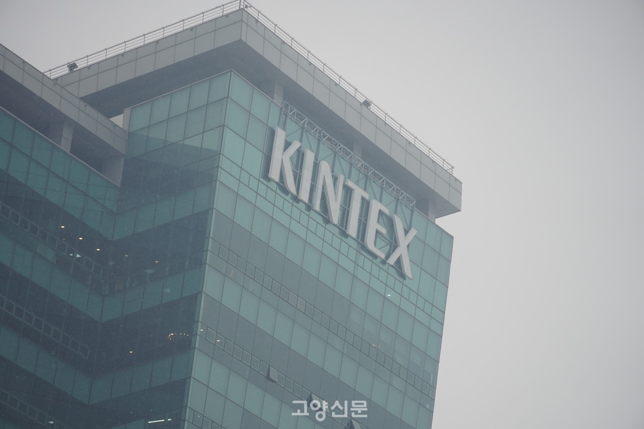 2인1조 구역 혼자 청소… 인력 충원 절실