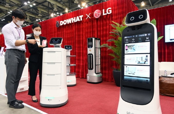 LG전자, 2021 호텔쇼에서 LG 클로이 로봇 솔루션 소개
