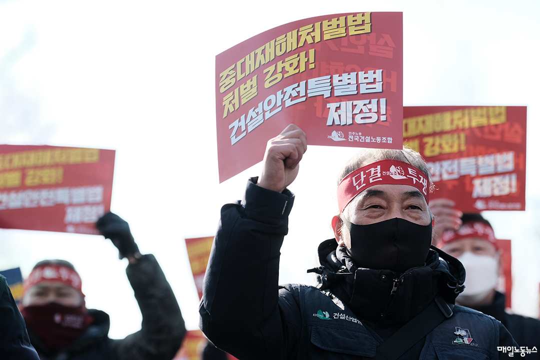 아이파크 참사 원인, 건설노동자 80% 공기단축