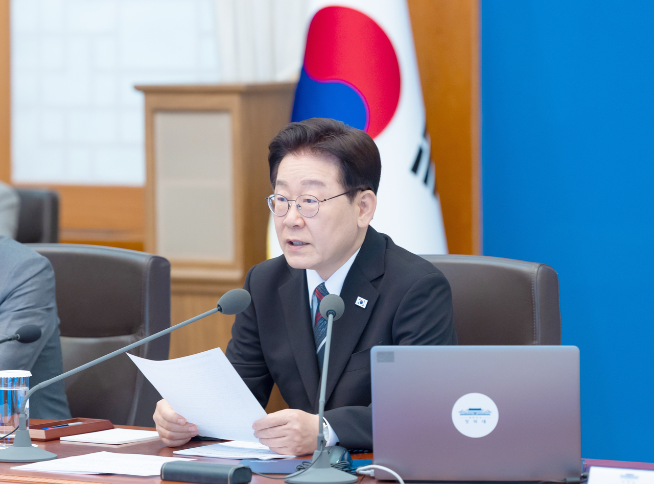 이 대통령 "적토성산 자세로 한반도 평화공존 추진"