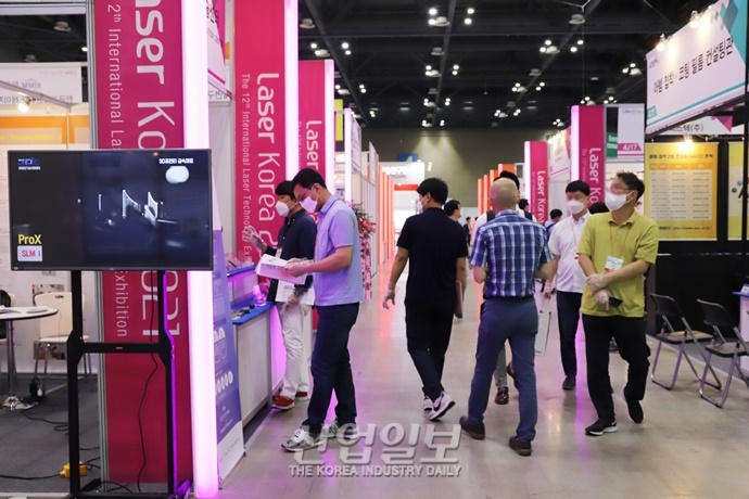 [포토뉴스] 마지막 날 맞은 나노코리아 2021, 첨단 레이저 기술 어떤 게 있나