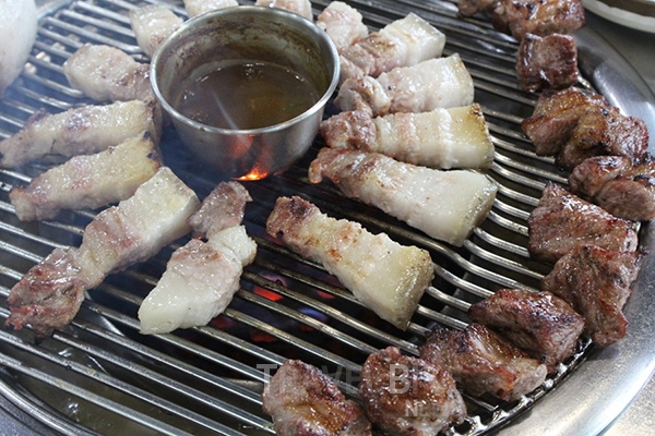 제주 성산일출봉, 섭지코지 코스 마무리는 흑돼지 맛집에서