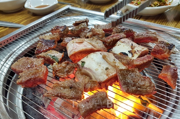 포천 산정호수 푸른 물빛 보고 찾아가는 이동갈비 맛집