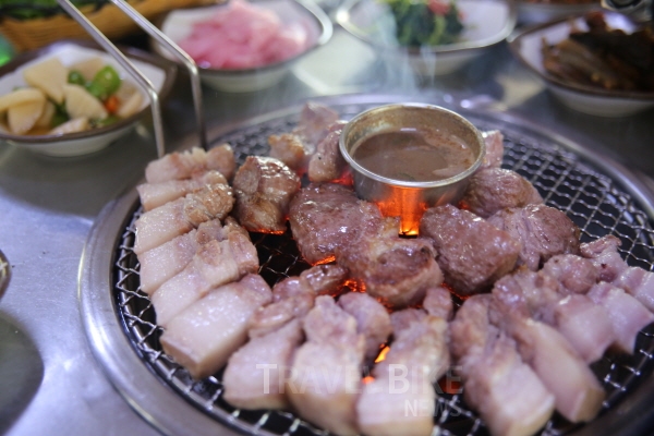 테마로 즐기는 제주 서귀포 여행과 맛집, 흑돼지 전문점은?