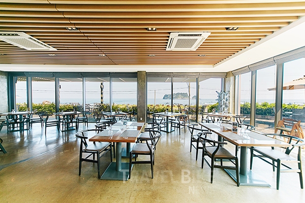 서귀포 법환포구 바다 경관이 펼쳐지는 가족형 호텔 섬오름