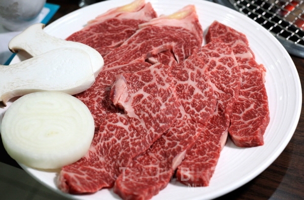 봄꽃축제와 함께 즐기는 지역 대표 미식 꼭 맛봐야 할 음식은?