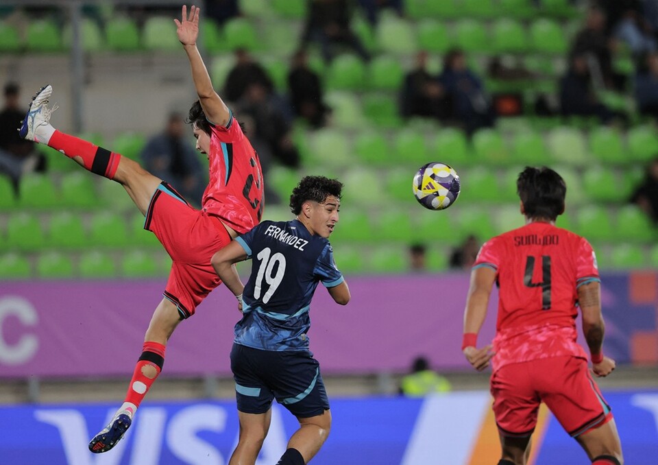 '파라과이 에이스 퇴장' 한국, U-20 월드컵 2차전 0-0으로 전반전 마무리
