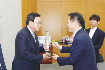 홍성농협, 하나로마트 매출 우수 달성탑 영예