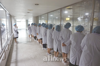 매일유업, 예비 엄마·할머니 초대… 앱솔루트 공장견학