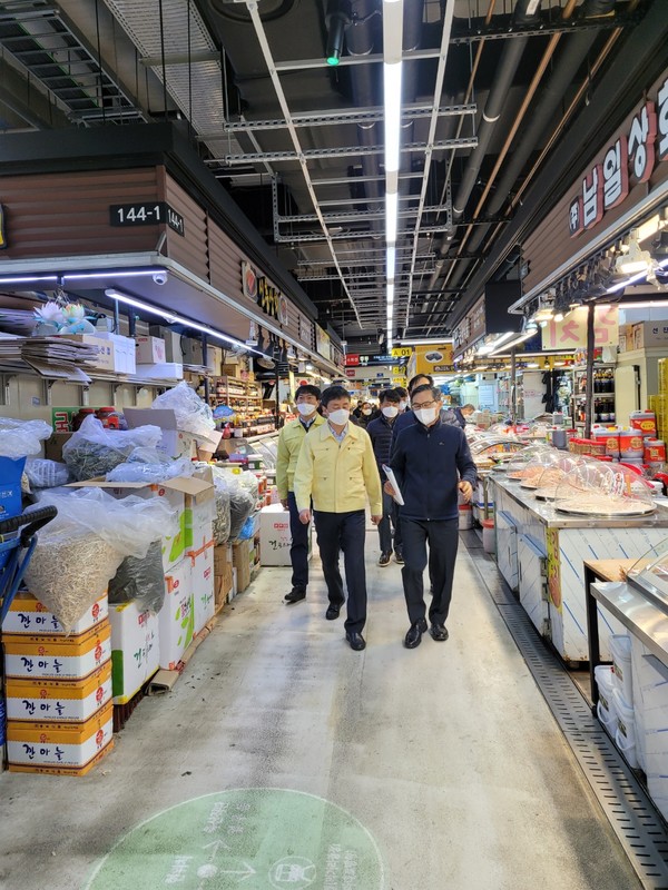 엄기두 해수부 차관, 설 맞아 가락농수산물도매시장 방문