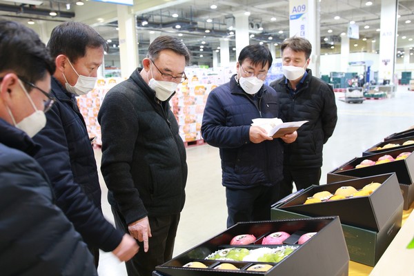 우성태 농협경제지주 농업경제대표, 안성물류센터서 농산물 수급 점검