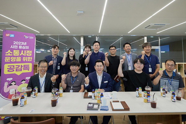 박경귀 아산시장, 음봉 스마트 산단 내 ㈜케이엔제이 방문 공감톡 진행