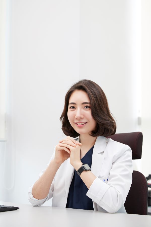 20~30대 M자 탈모 초기 사례 증가, 방치하면 위험[유화정 원장 칼럼]