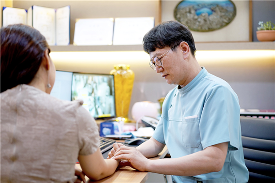 발목염좌로 인한 통증 방치 시 만성통증으로 이어질 수 있어 한의원 치료는? [박상남 원장 칼럼]