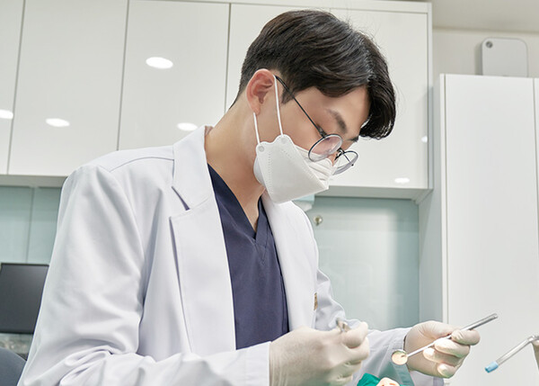 치아 신경치료, 안전 위해 주의해야할 사항은 [강용욱 원장 칼럼]