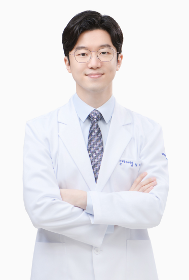 척추관협착증, 젊은 층 발병률 증가…정확한 증상은? [정우준 원장 칼럼]