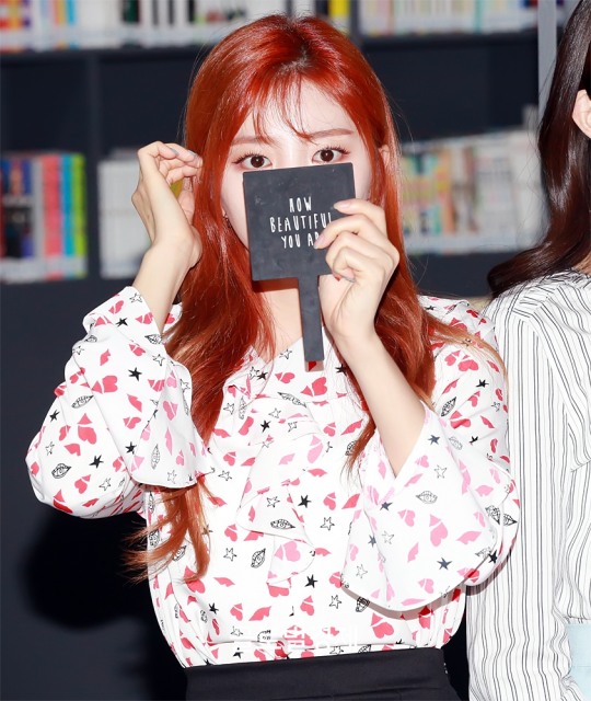 [포토] 라붐(LABOUM) 해인, 거울봐도 인형같아~