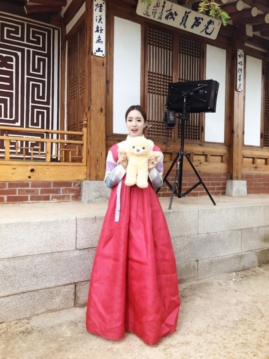 티아라(T-ARA) 은정, 그림 같은 한복 자태를 뽐내며 MBC 일일드라마 ‘별별 며느리’ 촬영 인증샷 공개!
