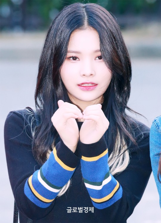 [포토] 위키미키(Weki Meki) 리나, 순수함 가득한 하트~