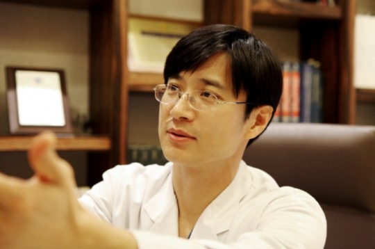 [인터뷰] 이태희 페이스라인성형외과 원장 눈성형, 얼굴 전체적인 이미지 고려해야