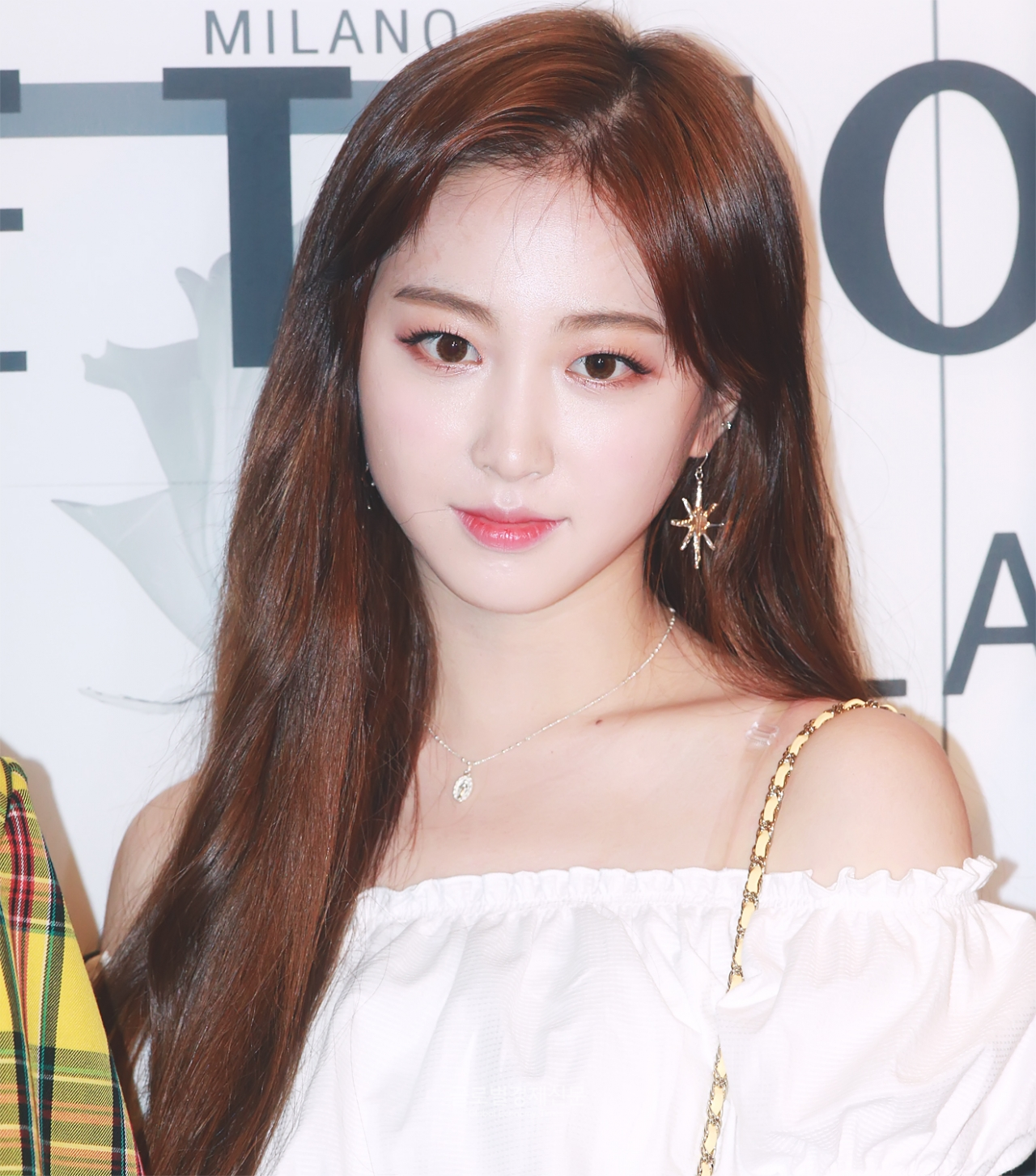 [GET포토] 엘리스(ELRIS) 유경, 이렇게 귀여운 토끼는 크게크게 봐야지~