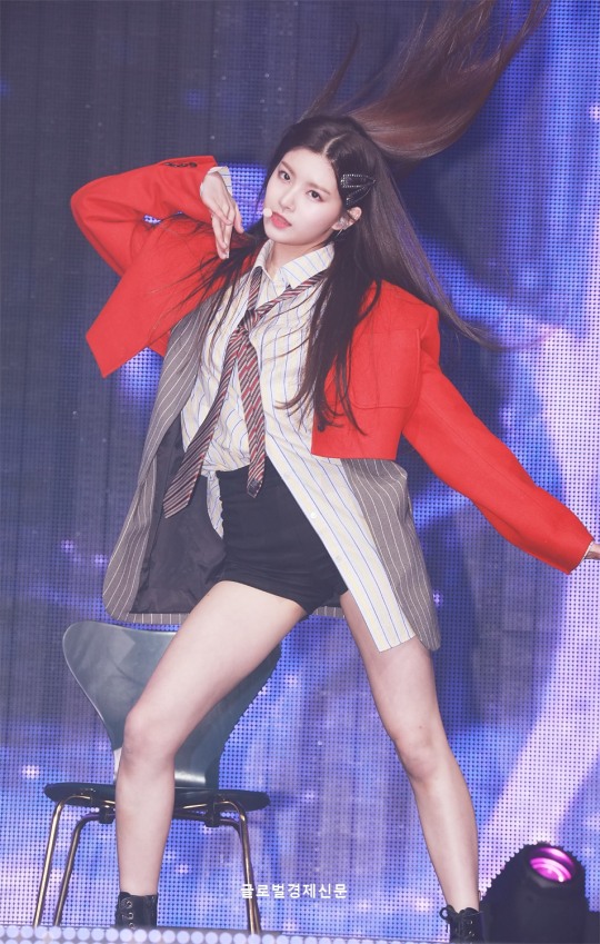 비주얼 센터 에버글로우(EVERGLOW) 이런, 입덕을 부르는 미모