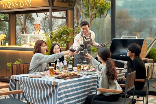 르 메르디앙 서울,특급호텔 야외 테라스에서 즐기는 바비큐의 멋진 추억!! …유러피안 그릴 다이닝 ‘셰프 더 그릴’ 시즌3 10일 오픈