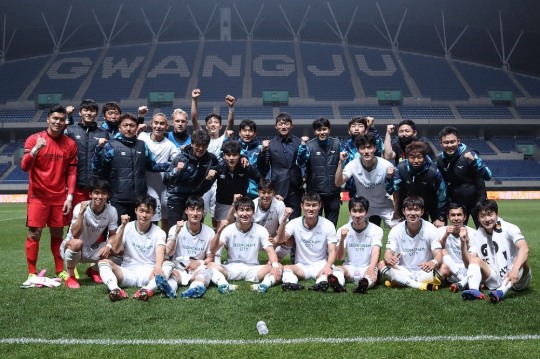 크린토피아, , 28년 세탁 기술과 노하우로 성남FC 선수단 유니폼 세탁 후원