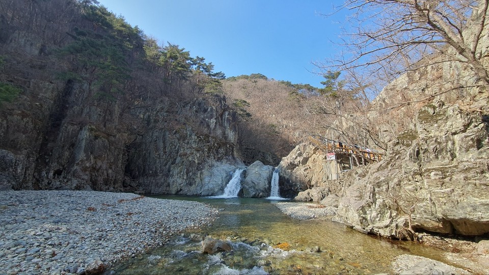 [포토]  봄이 다가오는 내연산 폭포