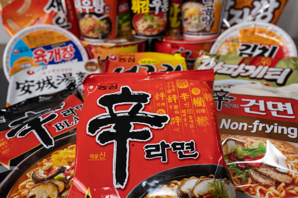 농심, 신라면 값 7.6% 올리자...주가 4% 날았다