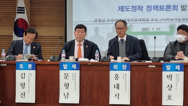 13년차 맞은 알뜰폰 제도…정부 지원 vs. 시장 자생 팽팽
