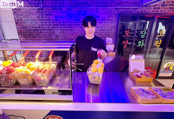 [가서, 먹어봤다] 맥시칸과 하림이 만나면?...치킨의 모든 것을 즐길 수 있는 곳