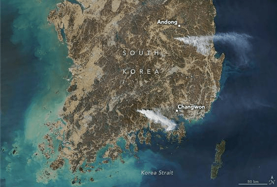 우주에서 본 재앙… 나사 위성에 포착된 불타는 한반도