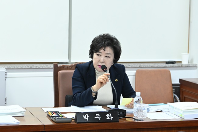 종합스포츠타운, 상업시설 없이 체육시설 신축이 현실적