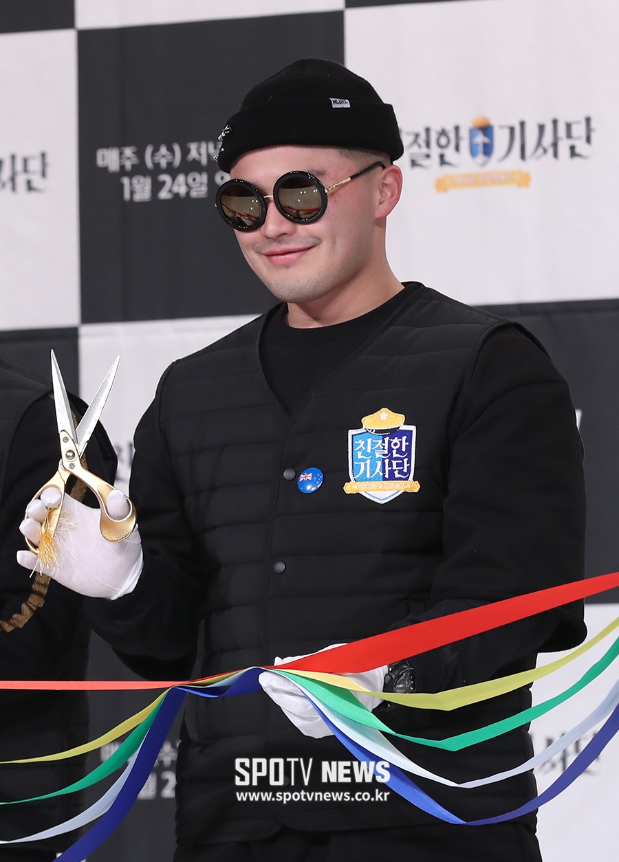 [포토S] 가위를 든 마이크로닷