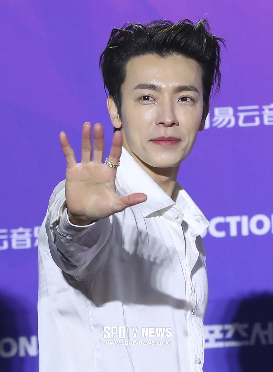 [포토S] 슈퍼주니어 동해, 추위에 눈물 뚝뚝