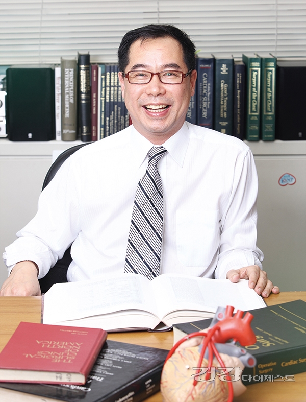 [명의가 사는 법] 심장 살리는 관상동맥우회술 권위자 서울성모병원 심장외과 송현 교수