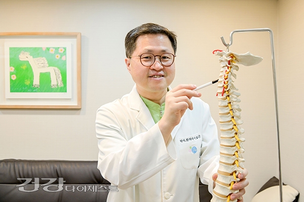 근육 뭉친 듯 뻐근한 등통증 한의원 치료는?
