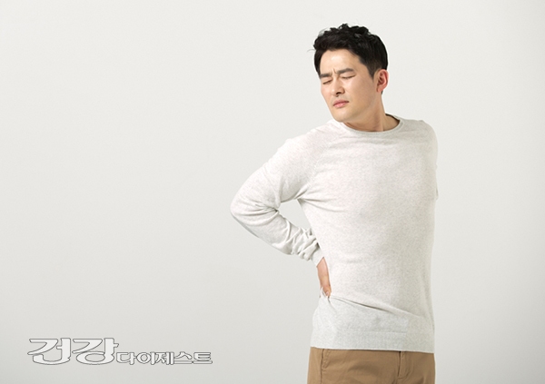 등이 뻐근하고 뭉치는 등통증 한의원 치료는?