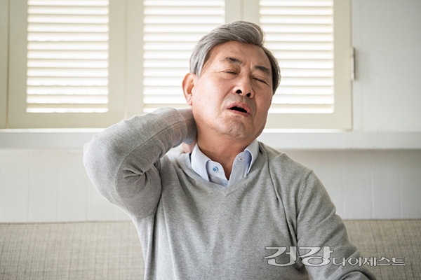 고혈압 환자라면 음주 최소화하고 혈압 측정 2-3을 기억하세요!