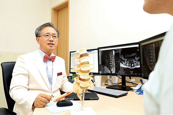 [명의가 사는 법] 수술 잘 권하지 않는 척추 명의! 삼성창원병원 신경외과 어환 교수