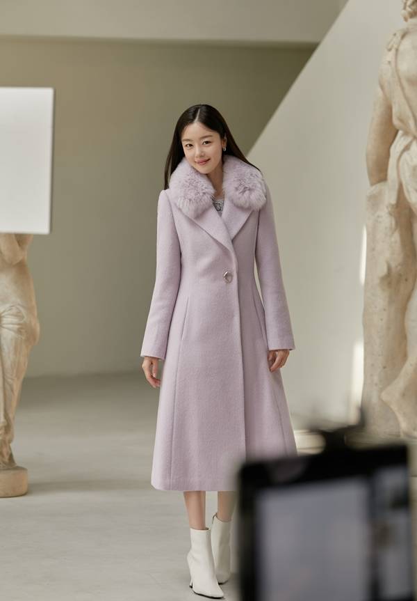 꼼빠니아, 새 뮤즈 한선화와 함께 2022년 F/W 비하인드 화보 공개