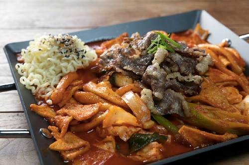 대구 신천시장 맛집 팔도실비집, 전 세대 어우르는 인테리어와 메뉴로 회식 자리 제격