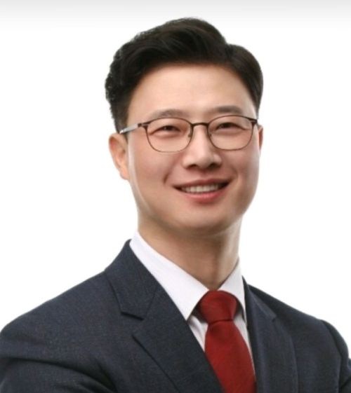 가을은 털갈이의 계절? 가늘어지고 우수수 빠지는 탈모 예방과 치료