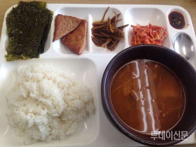 이마트-신세계푸드, 질 나쁜 구내식당‧일감몰아주기 관계 있다? 없다?